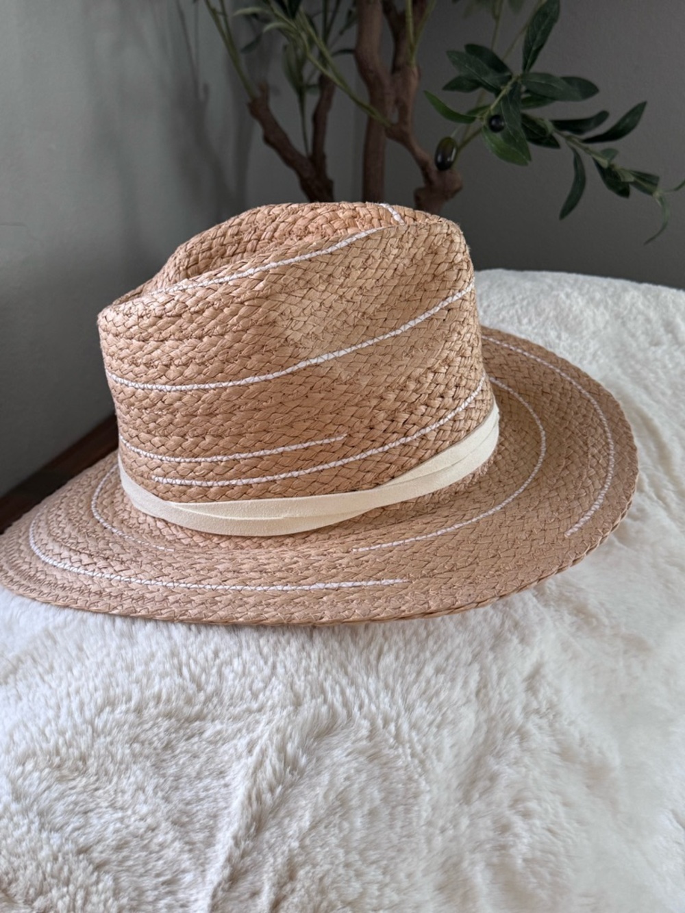 ***NWOT*** NEVER WORN Anthropologie Natural Straw Fedora with Cream Trim